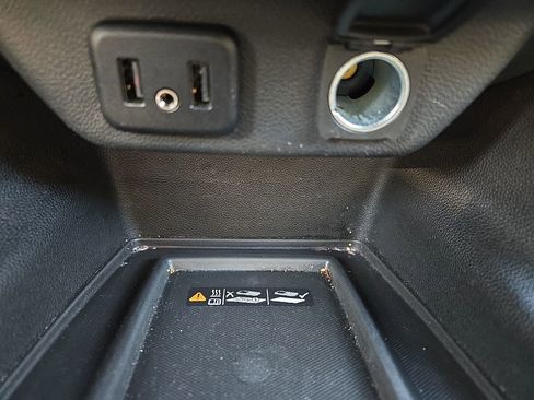 Used 2023 Chevrolet Traverse LT image 29