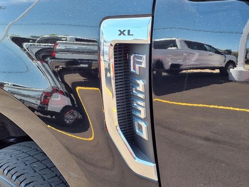 Used 2022 Ford F250 XL w/ Power Equipment Group AWD/4WD image 10