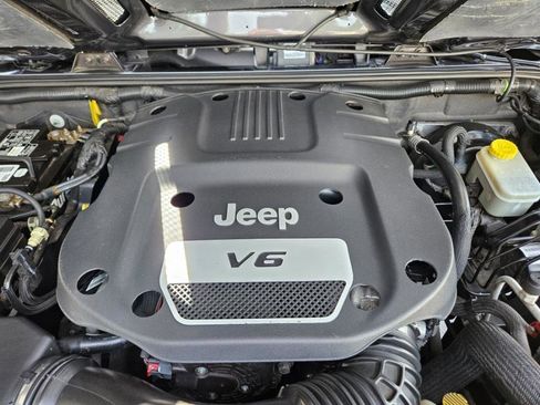 Used 2014 Jeep Wrangler Unlimited Sahara w/ Dual Top Group image 22