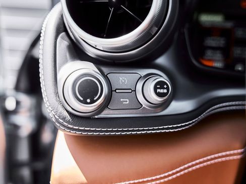 Used 2018 Ferrari GTC4Lusso AWD/4WD image 53