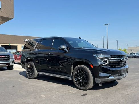 Used 2022 Chevrolet Tahoe LT w/ Luxury Package image 3