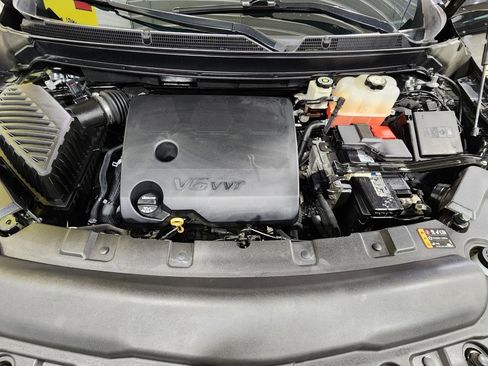 Used 2020 Buick Enclave Essence w/ LPO, Luxury Package image 34