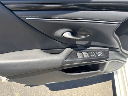 Used 2020 Lexus ES 300h w/ Accessory Package FWD image 17
