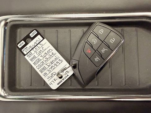 Used 2023 GMC Yukon Denali AWD/4WD image 48