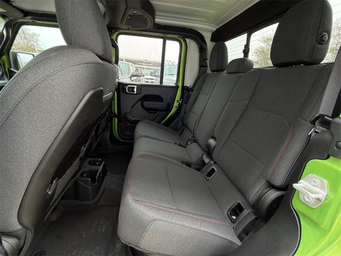 New 2025 Jeep Gladiator Rubicon w/ Convenience Group image 20