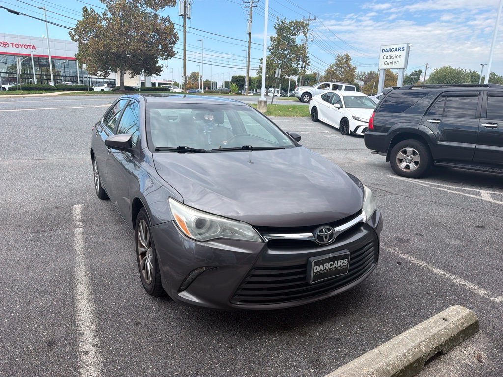 Used 2015 Toyota Camry XLE w/ Moonroof Package FWD image 3