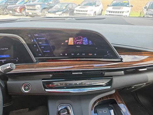Used 2023 Cadillac Escalade ESV Premium Luxury AWD/4WD image 25