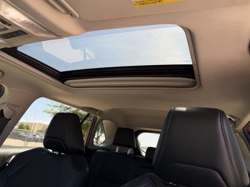 Used 2022 Toyota RAV4 Limited FWD image 25