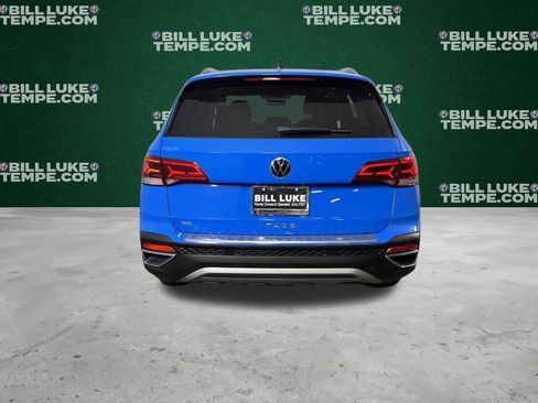 Used 2022 Volkswagen Taos SE w/ Panoramic Sunroof Package FWD image 5