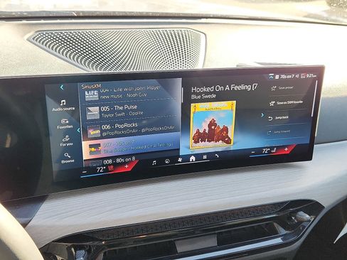 Used 2025 BMW 330i xDrive Sedan w/ Convenience Package image 15