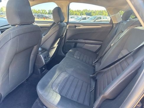 Used 2020 Ford Fusion SE FWD image 11