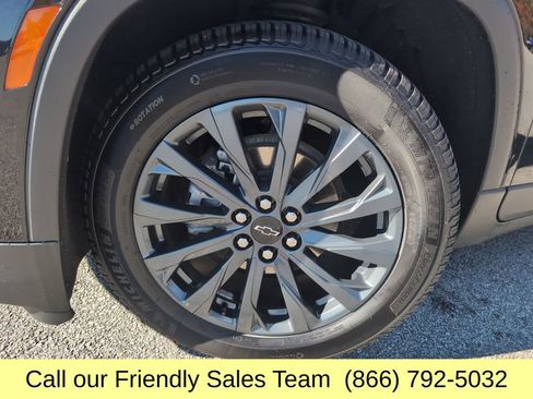 Used 2023 Chevrolet Traverse RS image 27