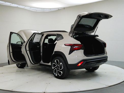 New 2026 Chevrolet Trax RS w/ Sunroof Package image 11