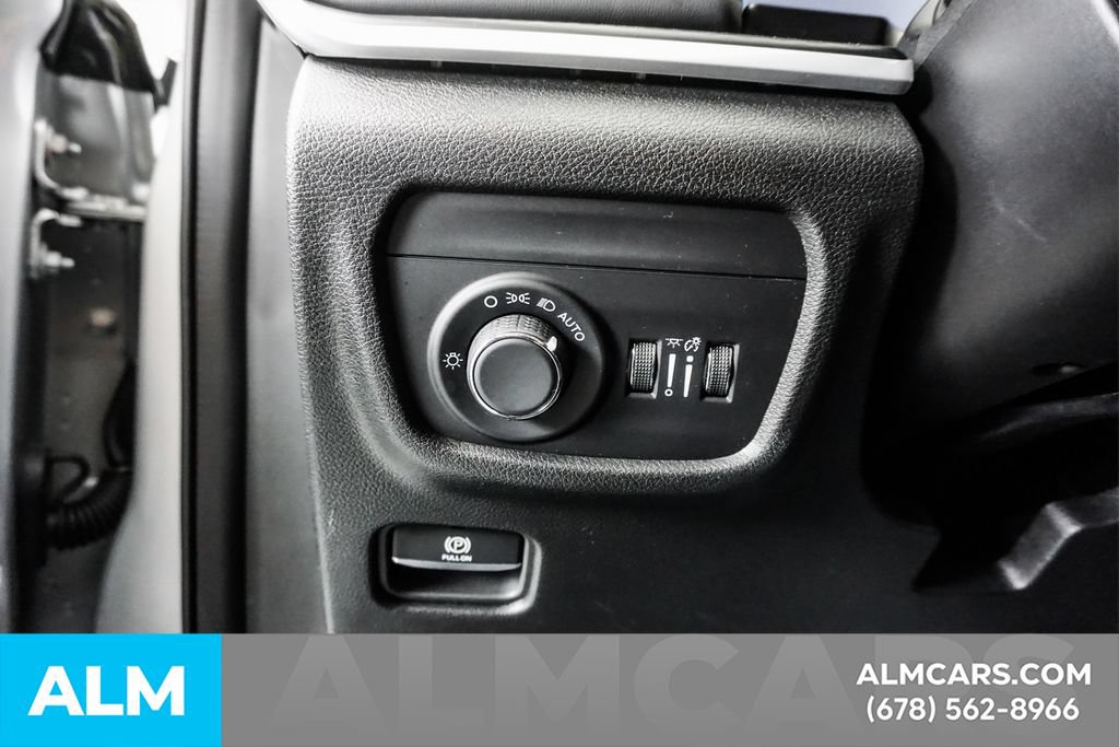 Used 2025 Jeep Grand Cherokee Altitude AWD/4WD image 34