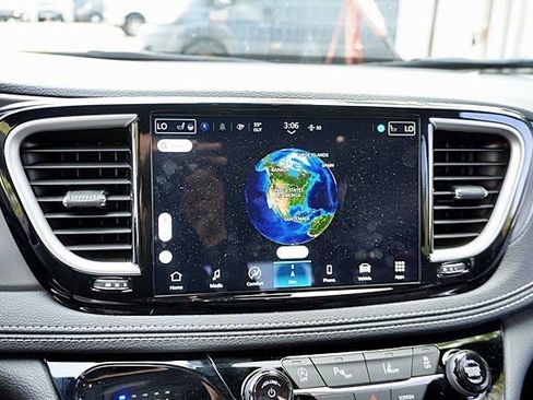 New 2026 Chrysler Pacifica Select AWD/4WD image 31