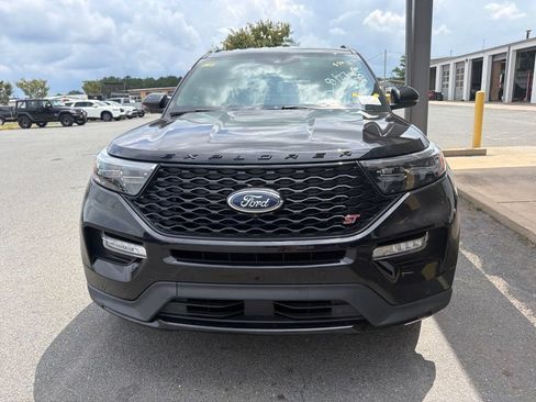 Used 2024 Ford Explorer ST w/ Equipment Group 401A AWD/4WD image 2