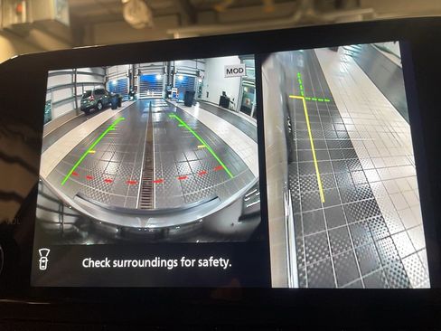 Used 2024 Nissan Pathfinder Platinum w/ Cargo Package image 15