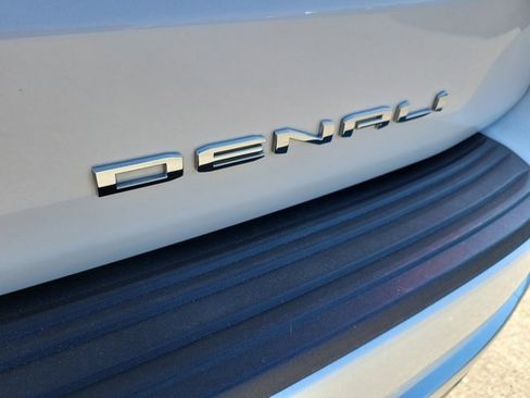 Used 2023 GMC Yukon Denali image 14