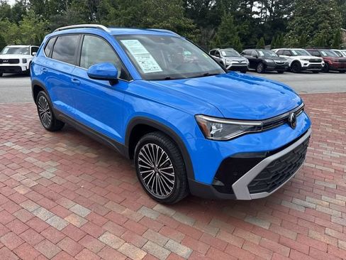 Used 2025 Volkswagen Taos SE FWD image 38
