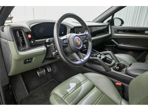 Used 2024 Porsche Cayenne S AWD/4WD image 11
