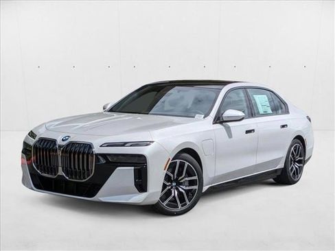 New 2025 BMW 750e xDrive image 1