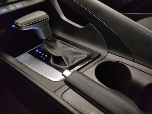 Used 2025 Hyundai Elantra SE image 26