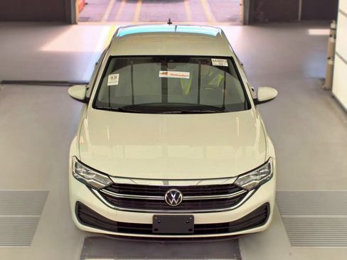 Used 2023 Volkswagen Jetta SE FWD image 3