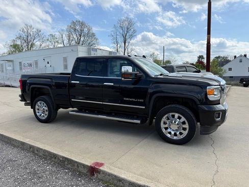 Used 2019 GMC Sierra 2500 Denali w/ Duramax Plus Package image 5