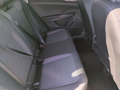 New 2026 Volkswagen Taos SE image 18