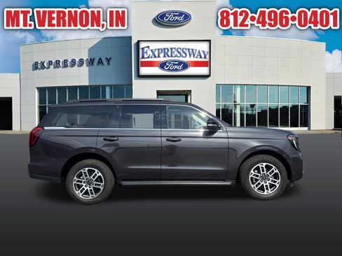 Used 2025 Ford Expedition Active AWD/4WD image 4