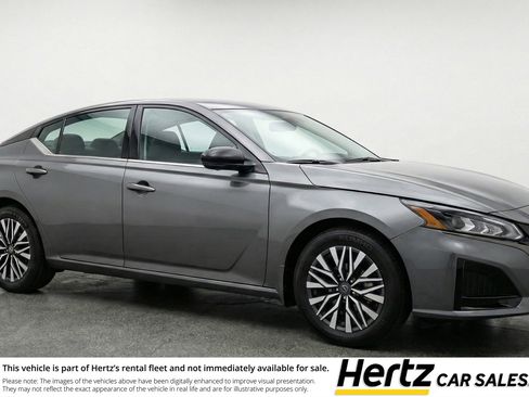 Used 2025 Nissan Altima 2.5 SV FWD image 1