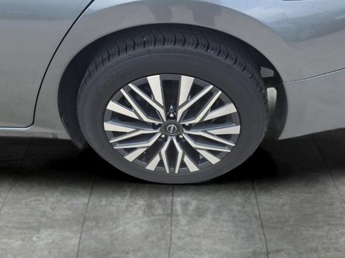 Used 2023 Nissan Altima 2.5 SV FWD image 11