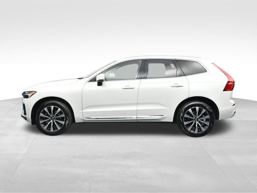 Used 2023 Volvo XC60 B5 Plus FWD image 2