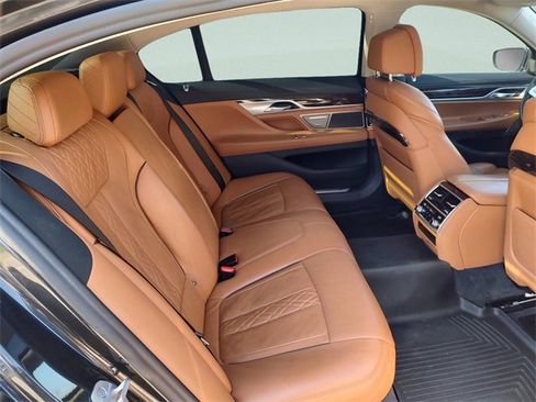 Used 2022 BMW 750i xDrive 750i xDrive image 34