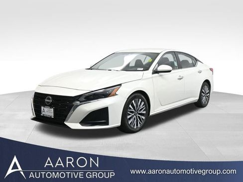 Used 2023 Nissan Altima 2.5 SV image 1