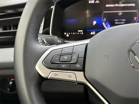 Certified 2025 Volkswagen Jetta SE w/ Sunroof Package image 11