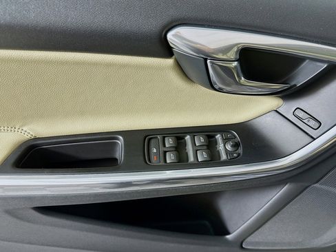 Used 2016 Volvo V60 T5 Platinum w/ Climate Package image 21