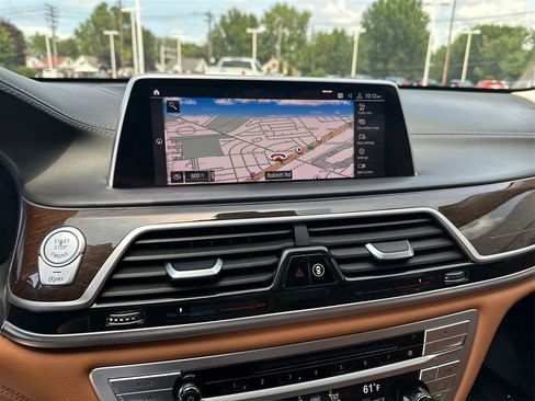 Used 2020 BMW 750i xDrive w/ Executive Package AWD/4WD image 30