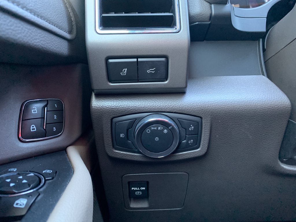 Used 2020 Ford Expedition XLT w/ Equipment Group 202A RWD image 21
