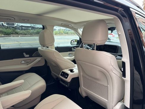 Used 2025 Mercedes-Benz GLS 450 4MATIC image 10