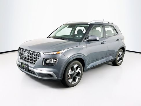 Used 2023 Hyundai Venue SEL image 3