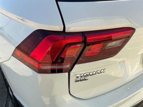 Used 2021 Volkswagen Tiguan SEL image 18