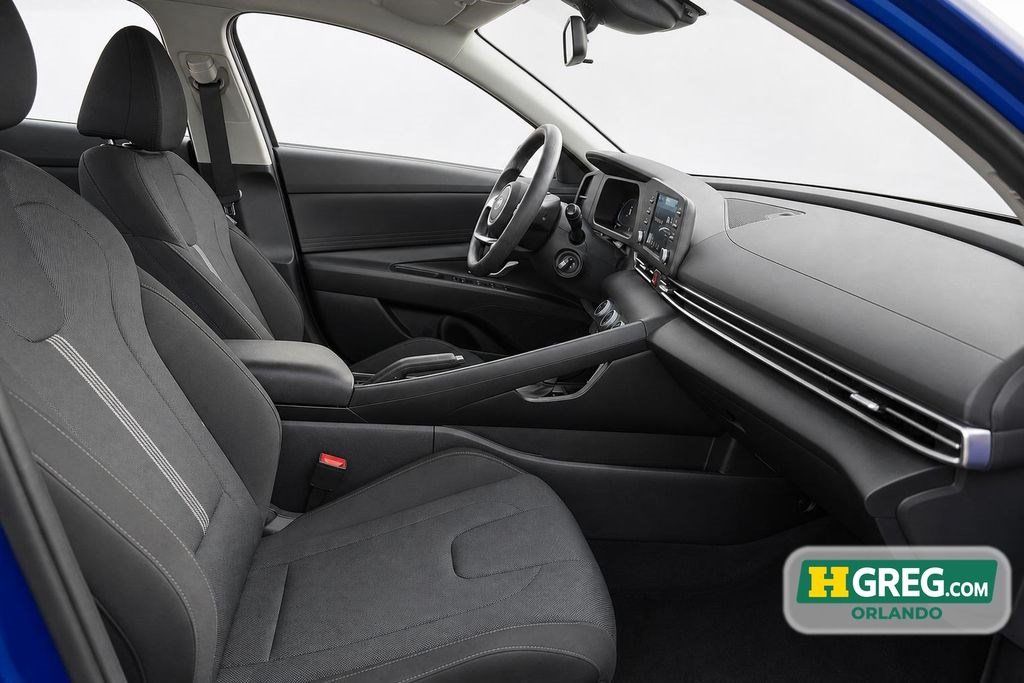 Used 2025 Hyundai Elantra SE w/ Cargo Package FWD image 10