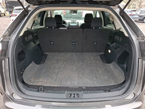 Used 2020 Ford Edge SE image 29