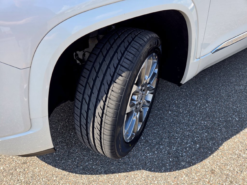 Used 2020 GMC Acadia Denali w/ Technology Package FWD image 15