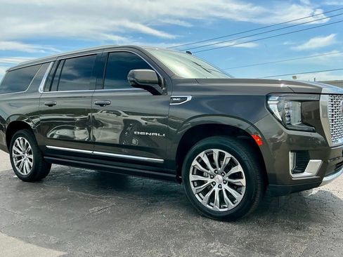 Used 2021 GMC Yukon XL Denali w/ Denali Premium Package AWD/4WD image 6