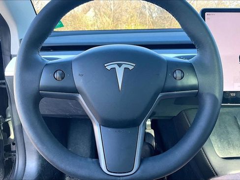 Used 2023 Tesla Model 3 Standard Range image 9