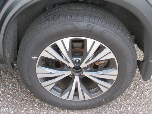 Used 2023 Nissan Rogue SV image 8