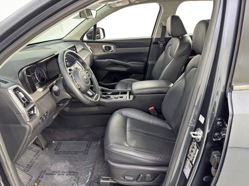 Used 2021 Kia Sorento EX w/ Panoramic Sunroof Package image 16