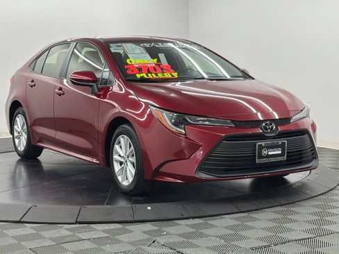 Used 2026 Toyota Corolla LE w/ LE Premium Package FWD image 8